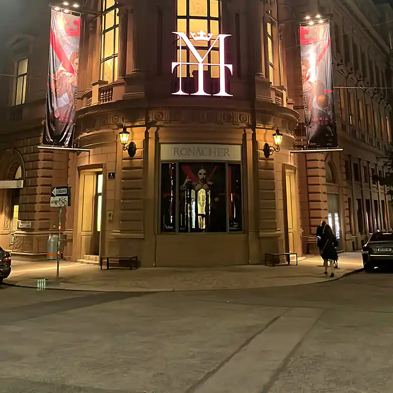 3 / 5: Ronacher Theater in 1010 Wien