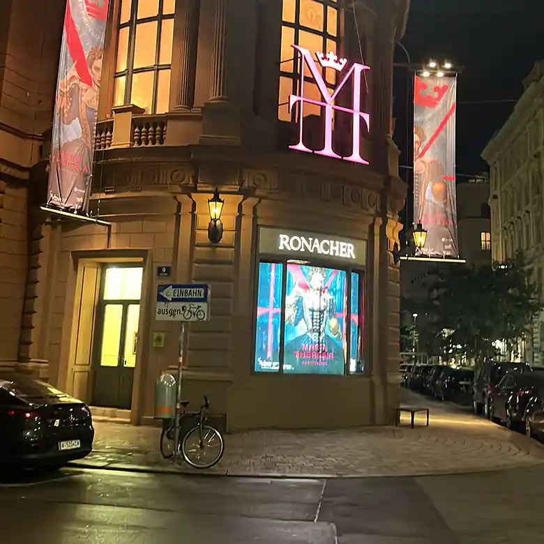 4 / 5: Ronacher Theater in 1010 Wien